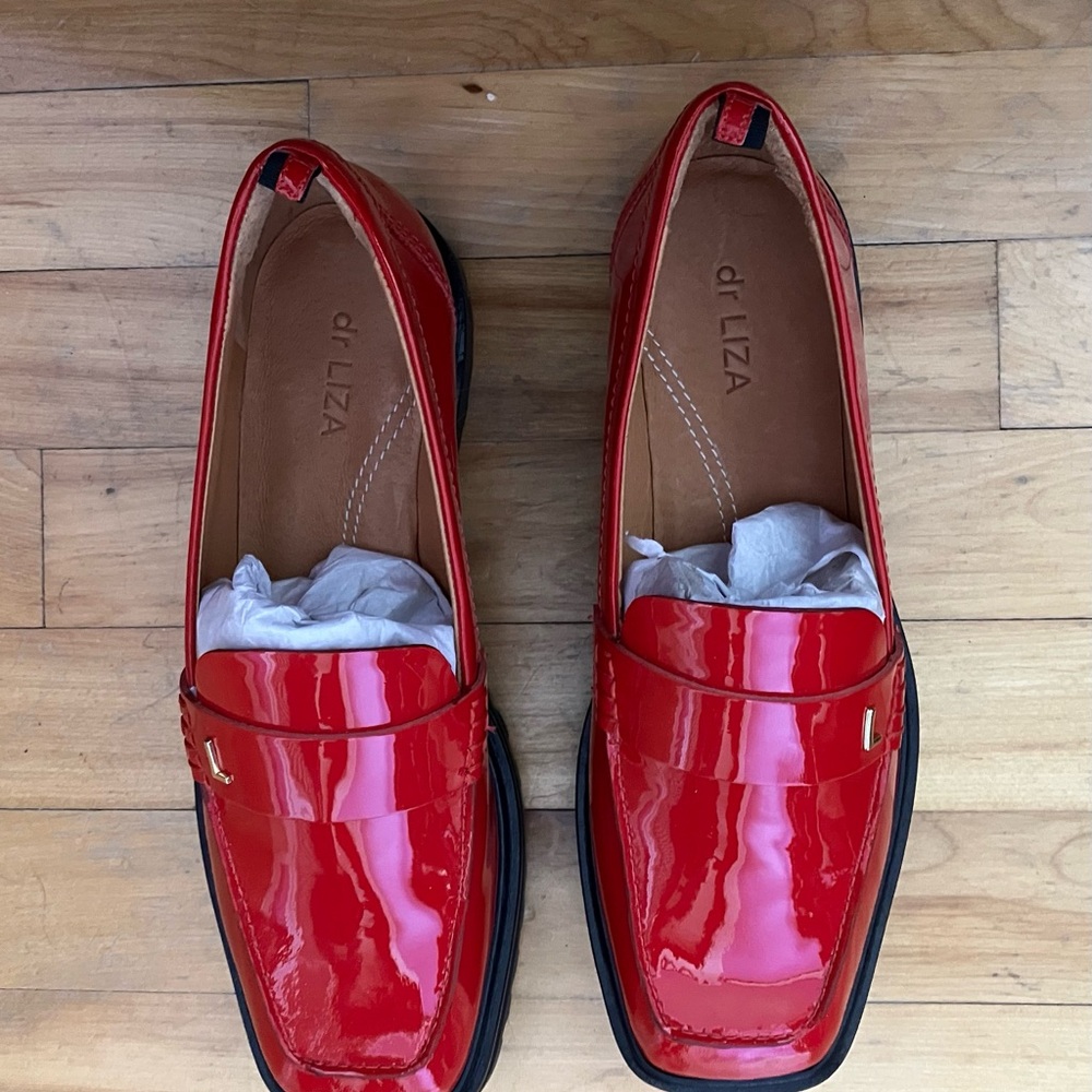 NIB - dr LIZA red patent lug sole loafers, size 8